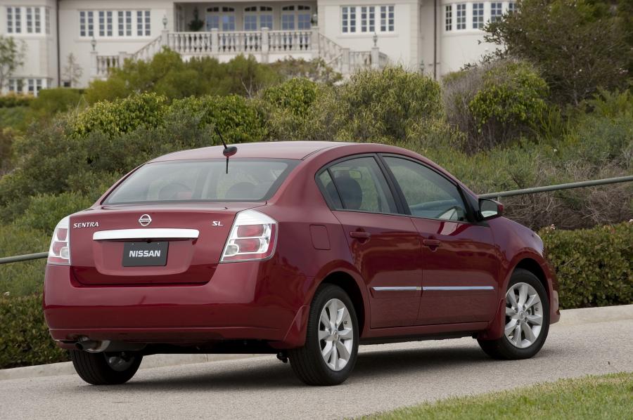  Nissan Sentra 2010 года  (фото 44 из 68)
